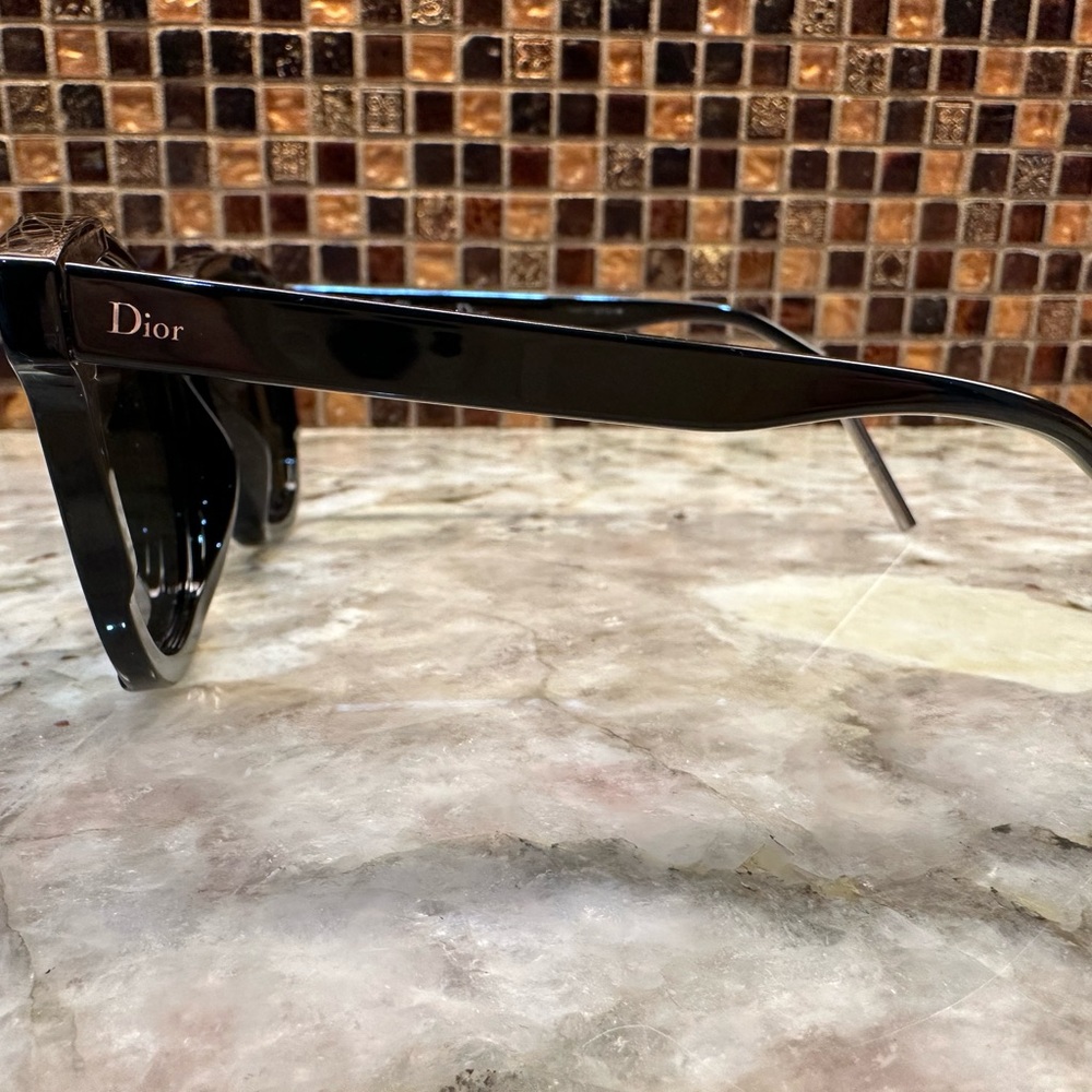 👓DIOR- Black Line Oversize Sunglasses👓 - Picture 14 of 17